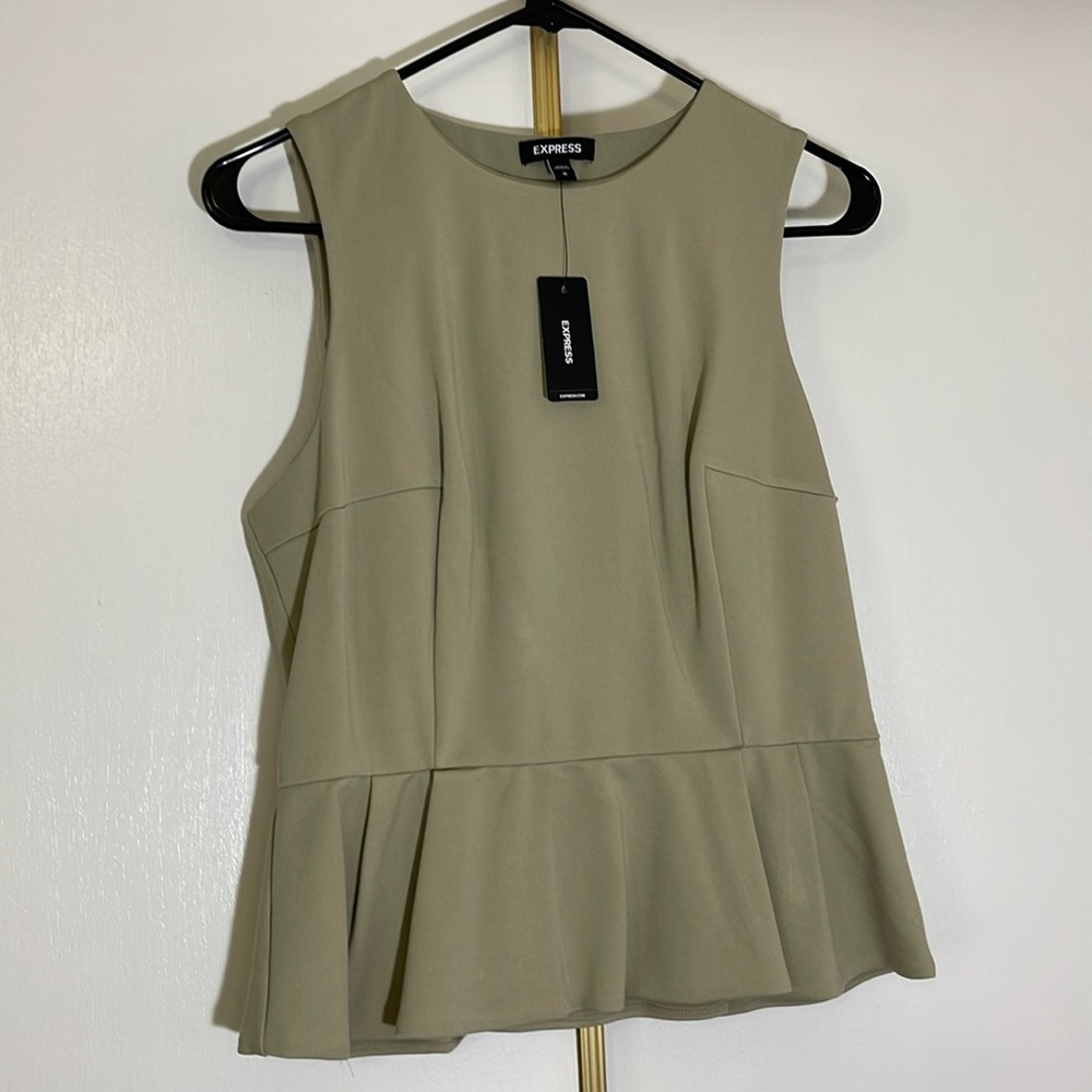 NWT express stretchy short sleeve peplum top in sage green Size M